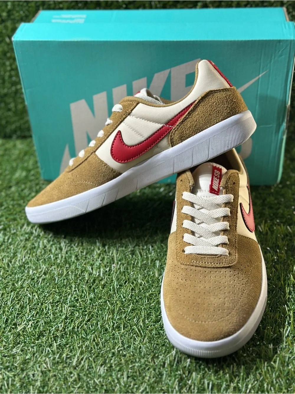NIKE SB TEAM CLASSIC, SIZE 7.5 MENS, BRAND NEW